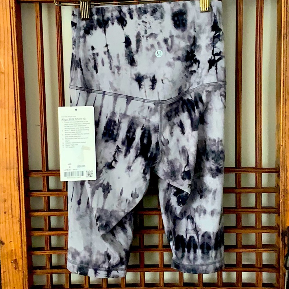 Lululemon Align SHR Short 10”. Gray and Black